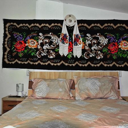 Conacul Cosaului Hotel Feresti ภายนอก รูปภาพ