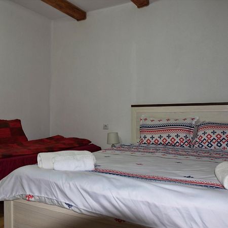 Conacul Cosaului Hotel Feresti ภายนอก รูปภาพ