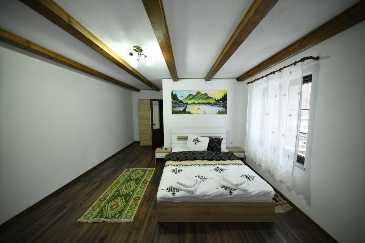 Conacul Cosaului Hotel Feresti ภายนอก รูปภาพ