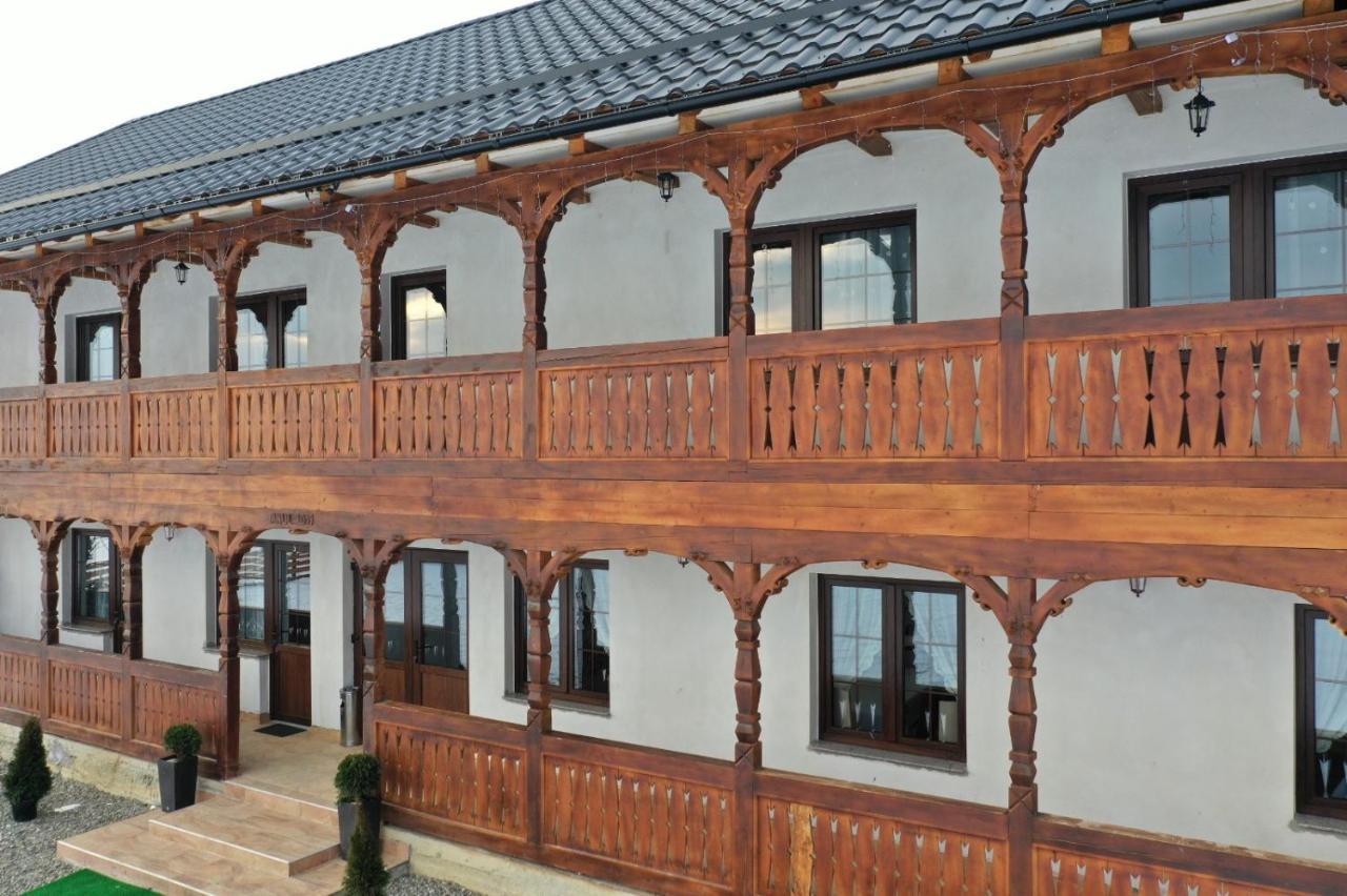 Conacul Cosaului Hotel Feresti ภายนอก รูปภาพ