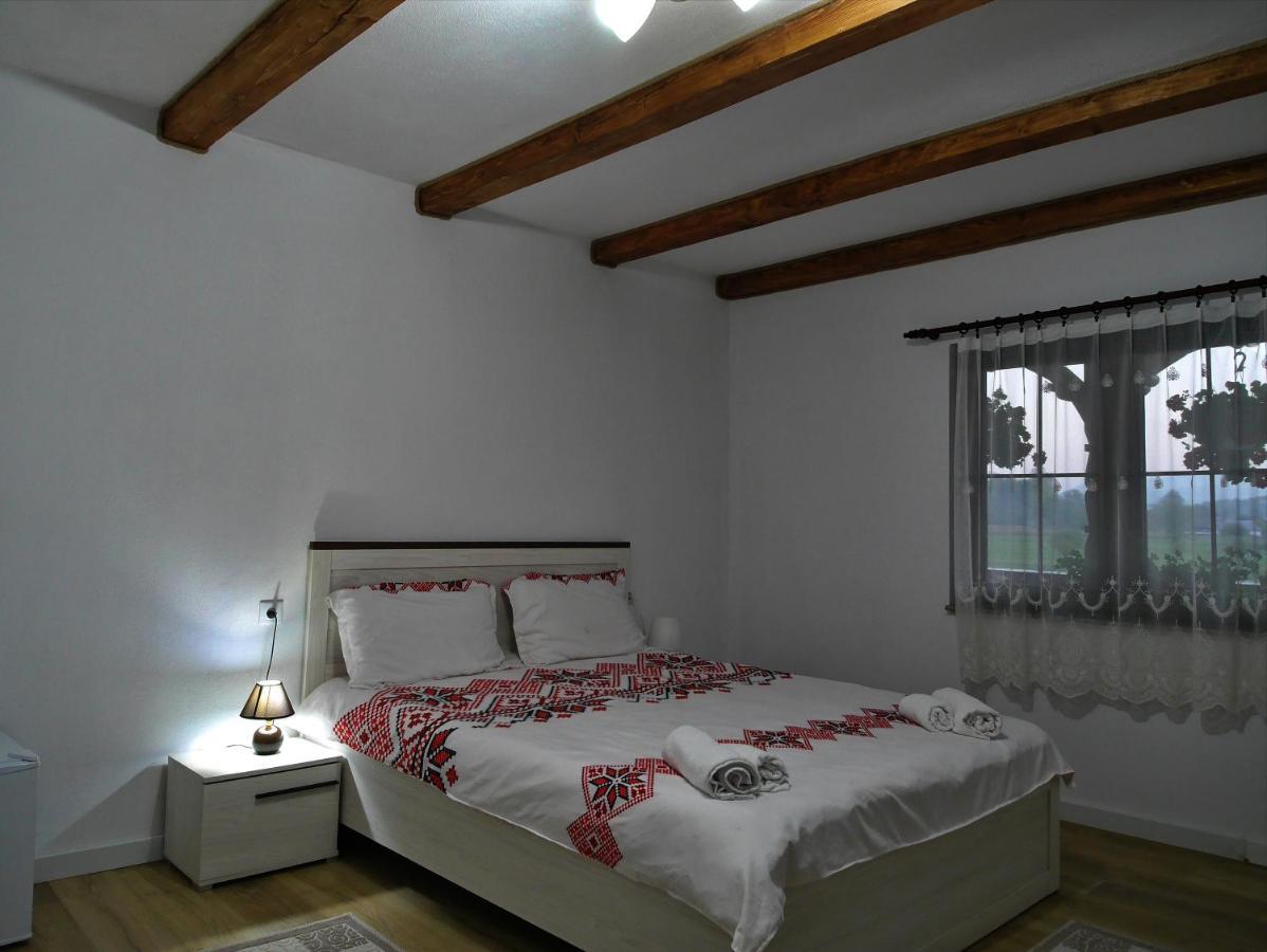 Conacul Cosaului Hotel Feresti ภายนอก รูปภาพ