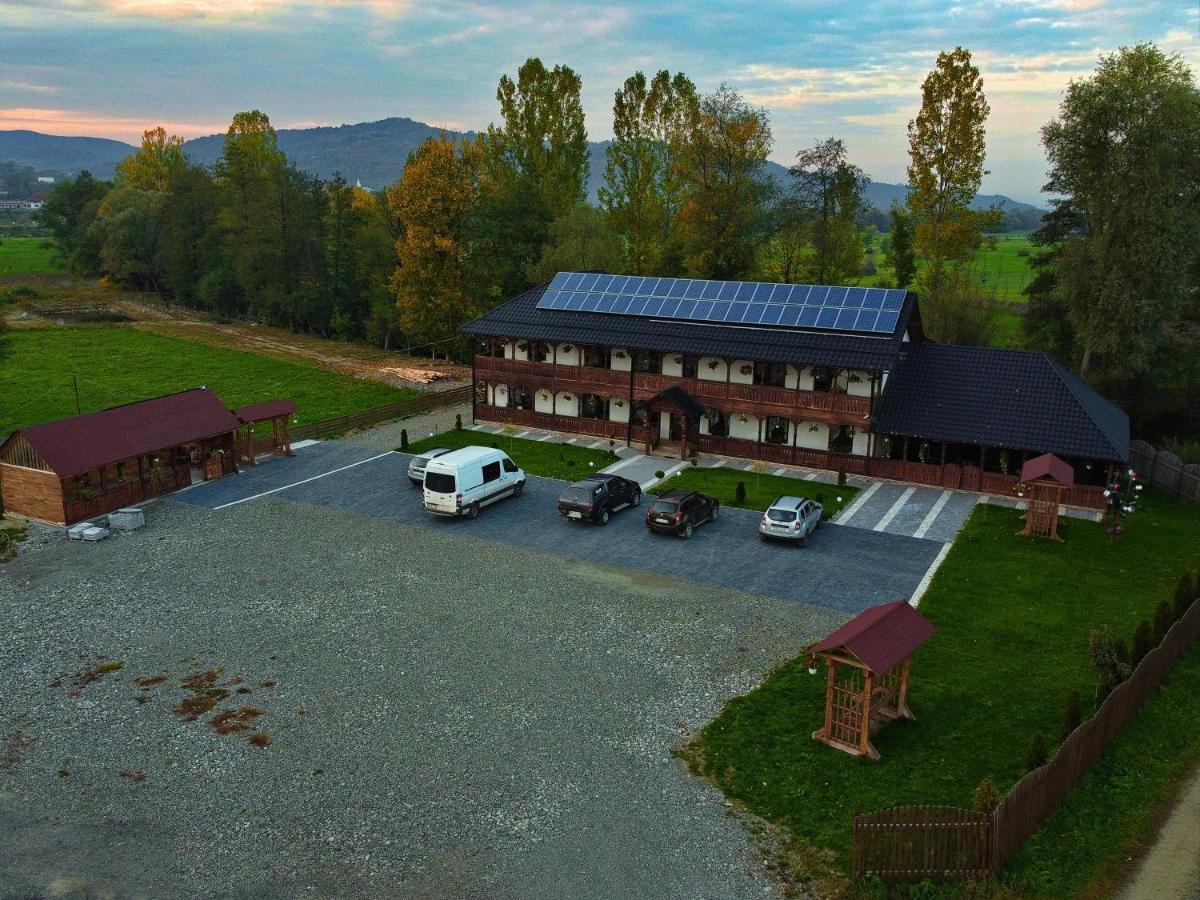 Conacul Cosaului Hotel Feresti ภายนอก รูปภาพ