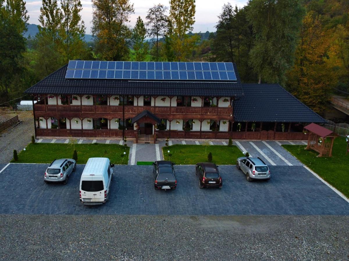 Conacul Cosaului Hotel Feresti ภายนอก รูปภาพ