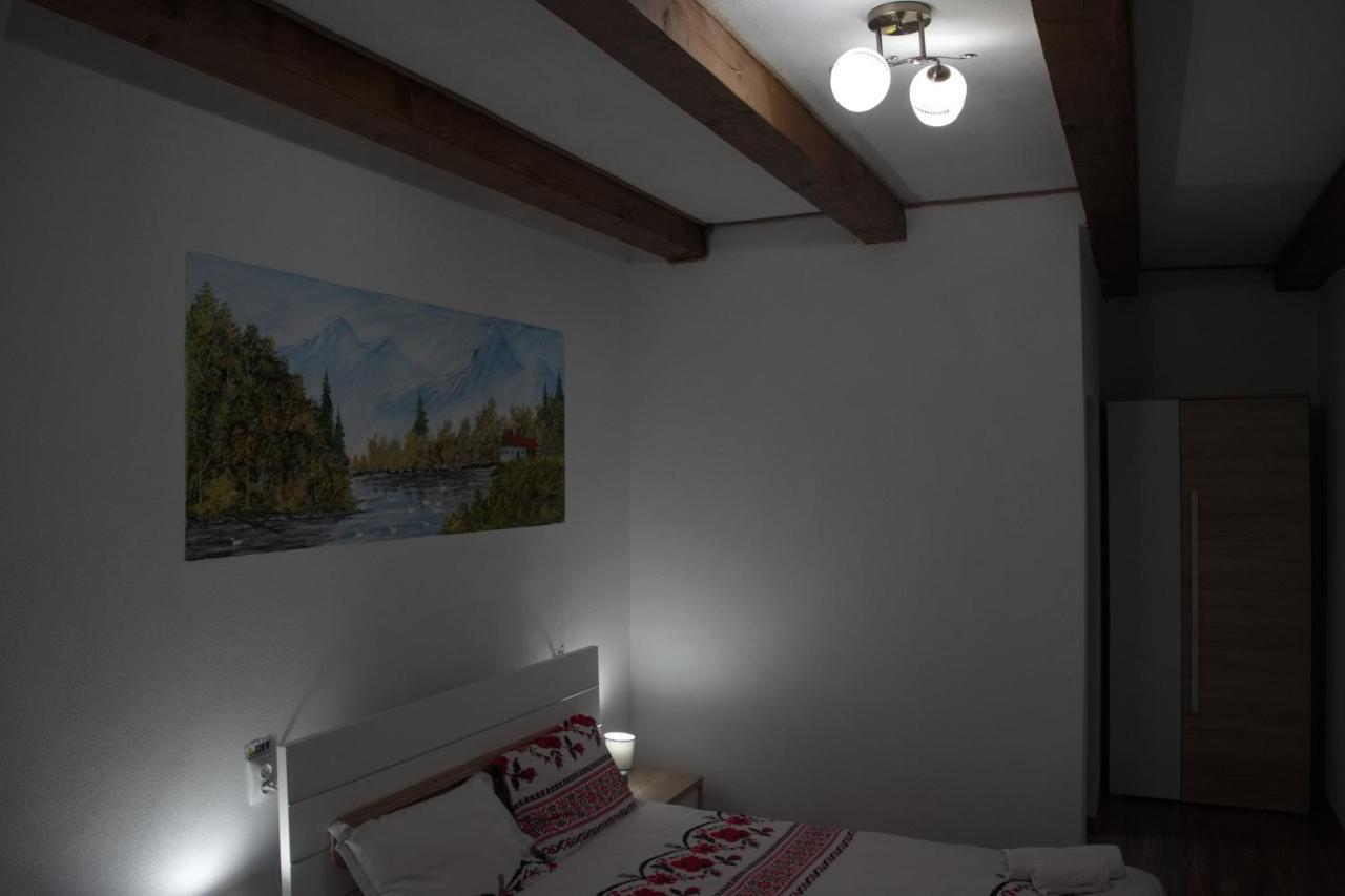 Conacul Cosaului Hotel Feresti ภายนอก รูปภาพ
