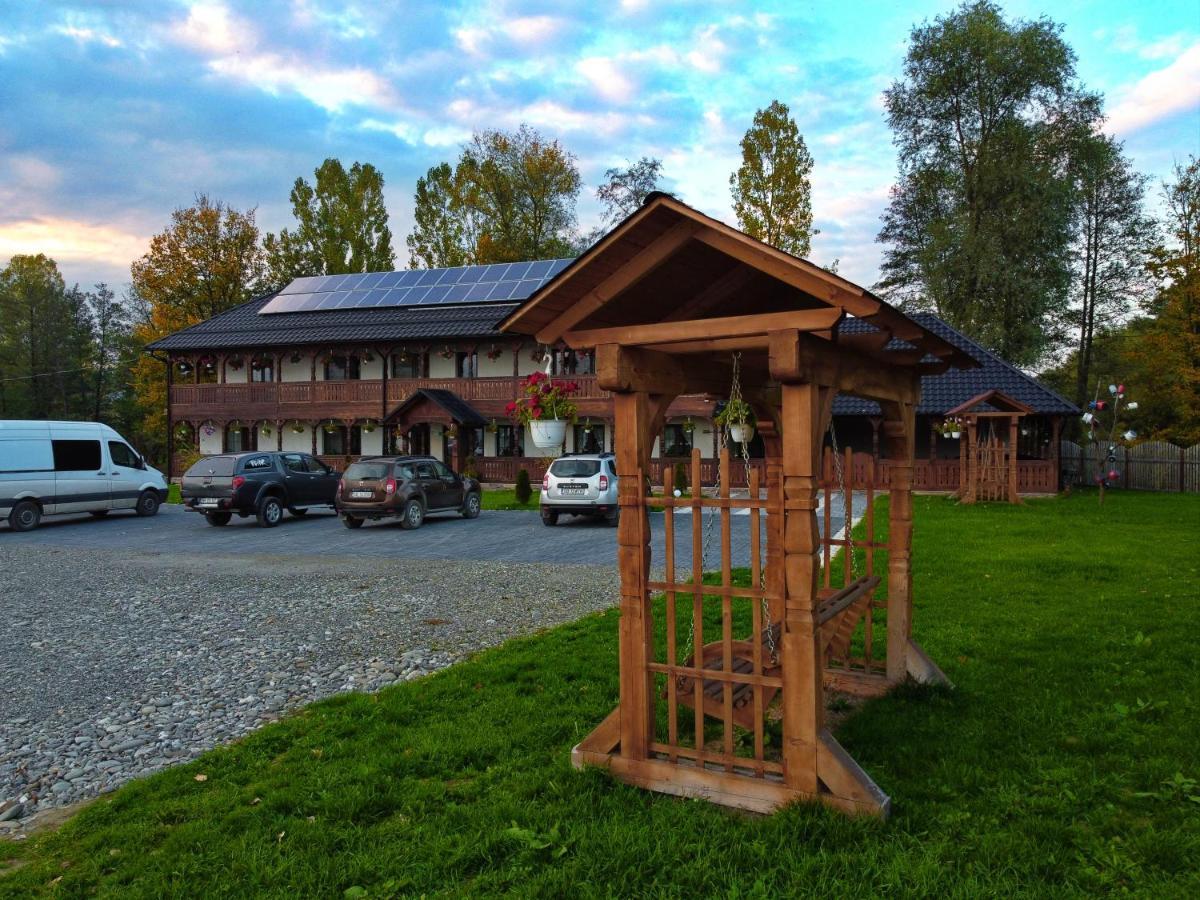 Conacul Cosaului Hotel Feresti ภายนอก รูปภาพ