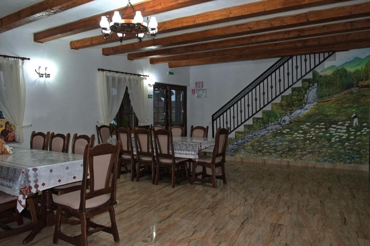 Conacul Cosaului Hotel Feresti ภายนอก รูปภาพ