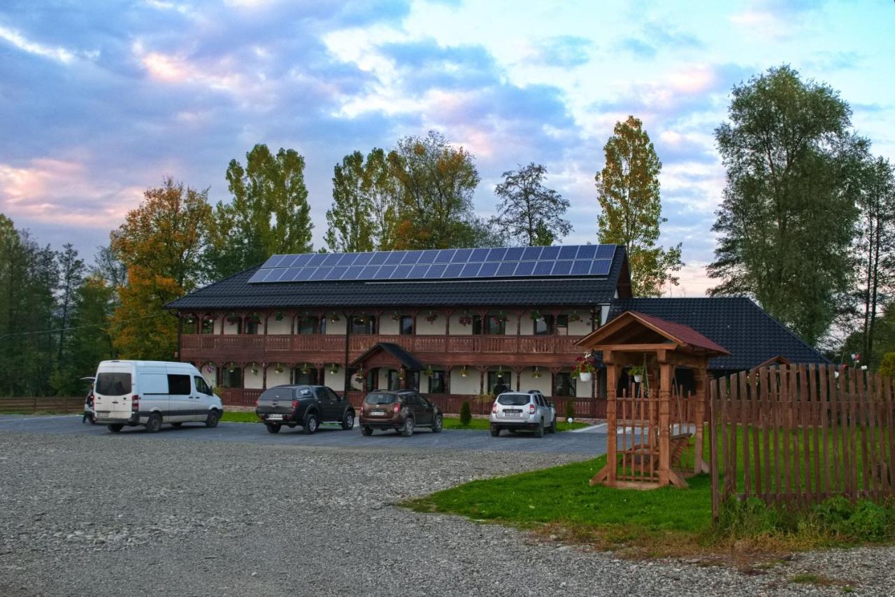 Conacul Cosaului Hotel Feresti ภายนอก รูปภาพ