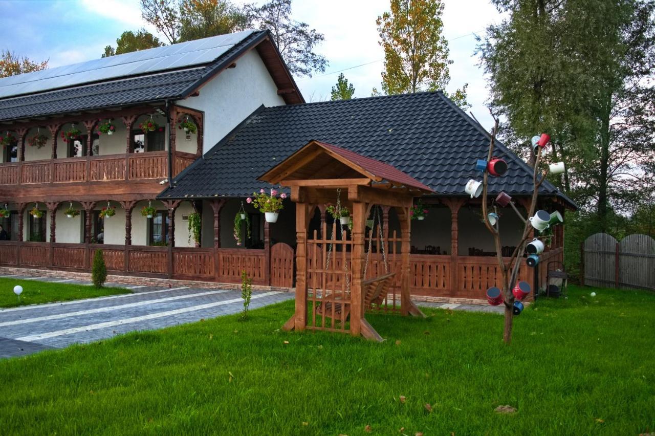 Conacul Cosaului Hotel Feresti ภายนอก รูปภาพ