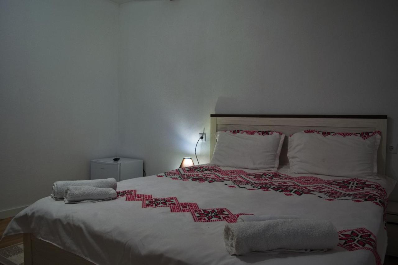 Conacul Cosaului Hotel Feresti ภายนอก รูปภาพ