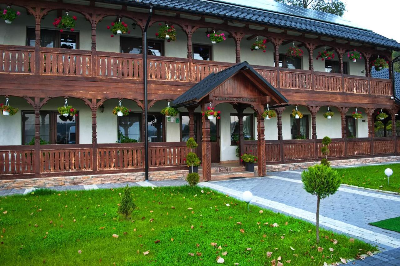 Conacul Cosaului Hotel Feresti ภายนอก รูปภาพ