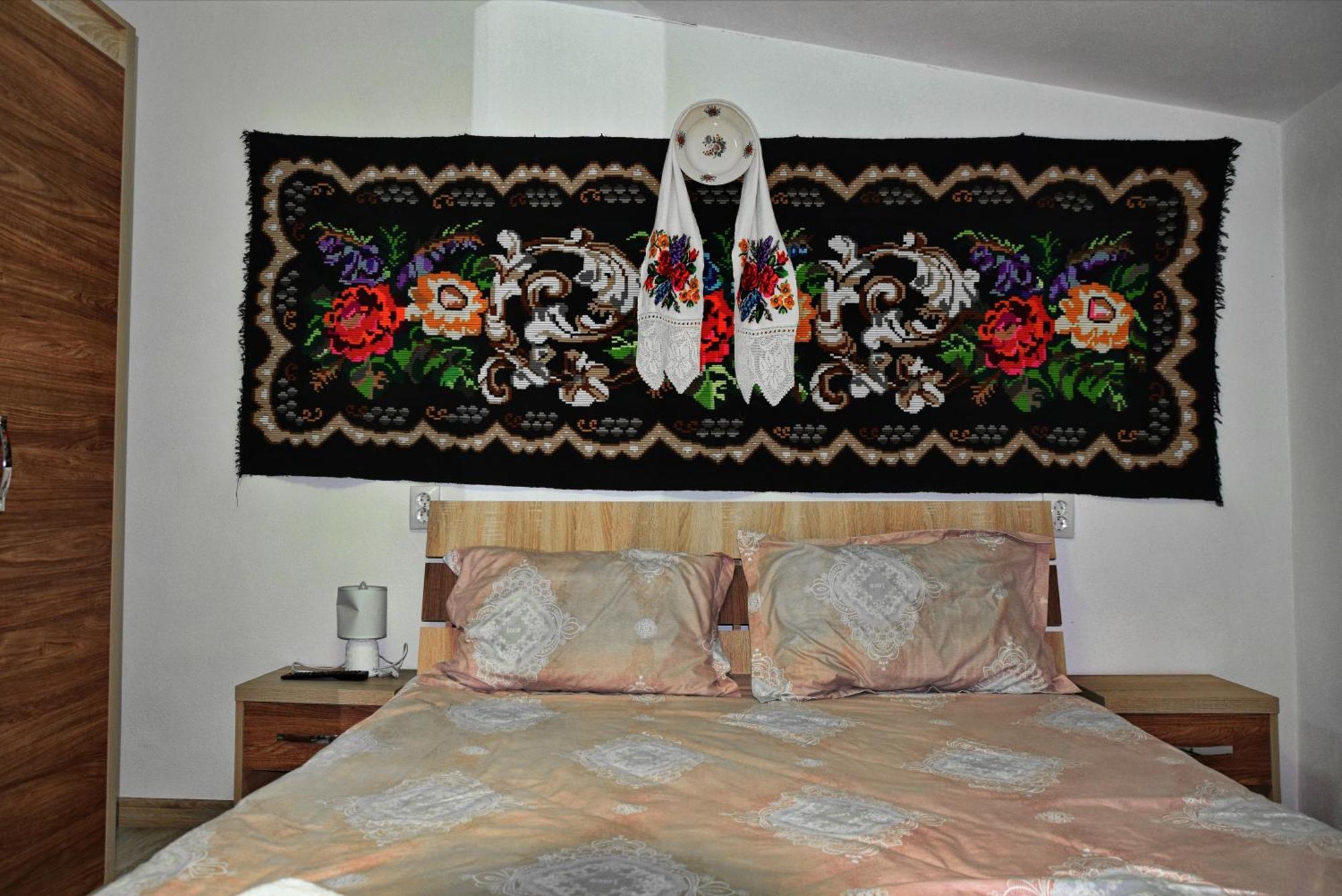 Conacul Cosaului Hotel Feresti ภายนอก รูปภาพ