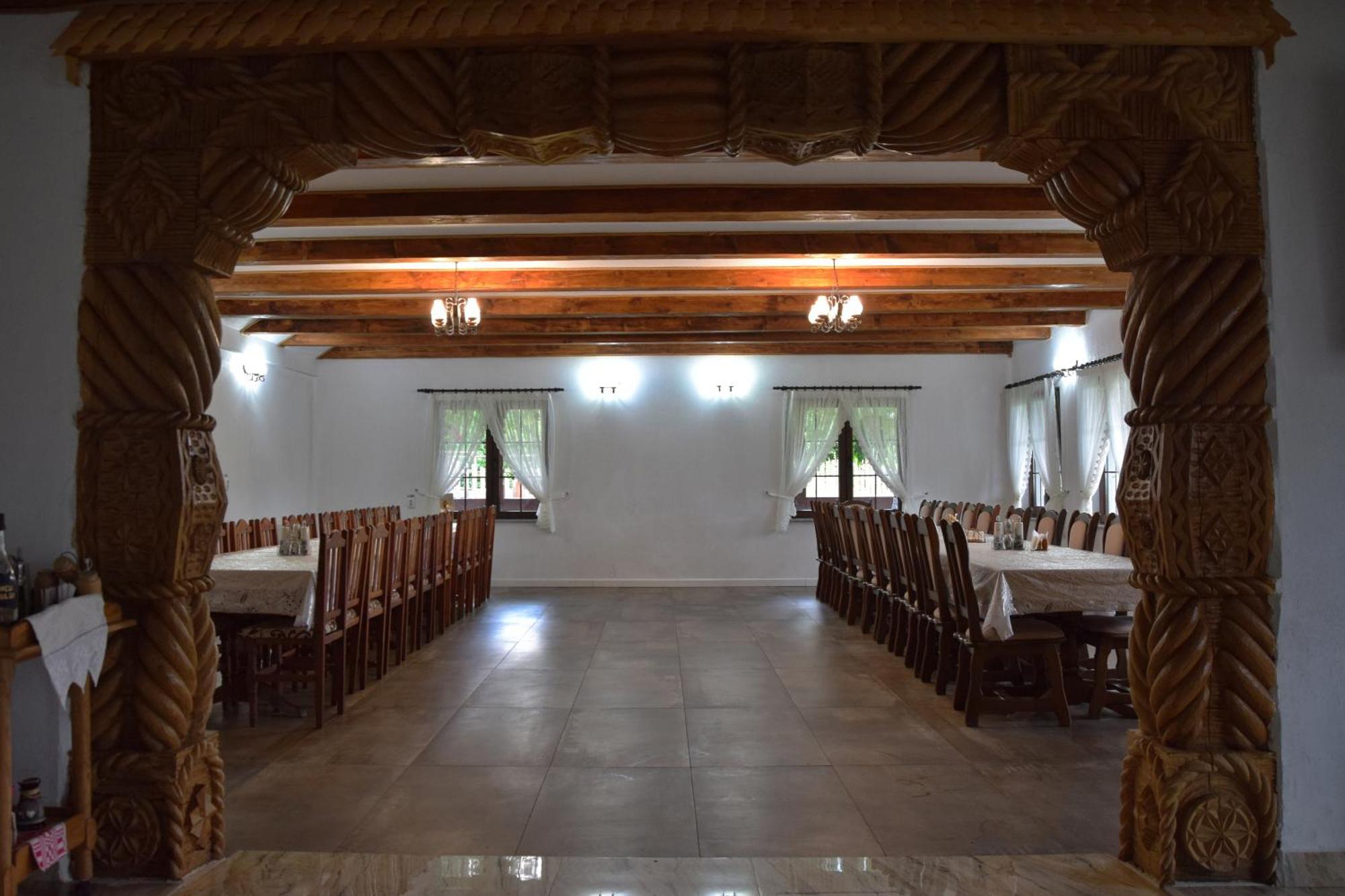 Conacul Cosaului Hotel Feresti ภายนอก รูปภาพ
