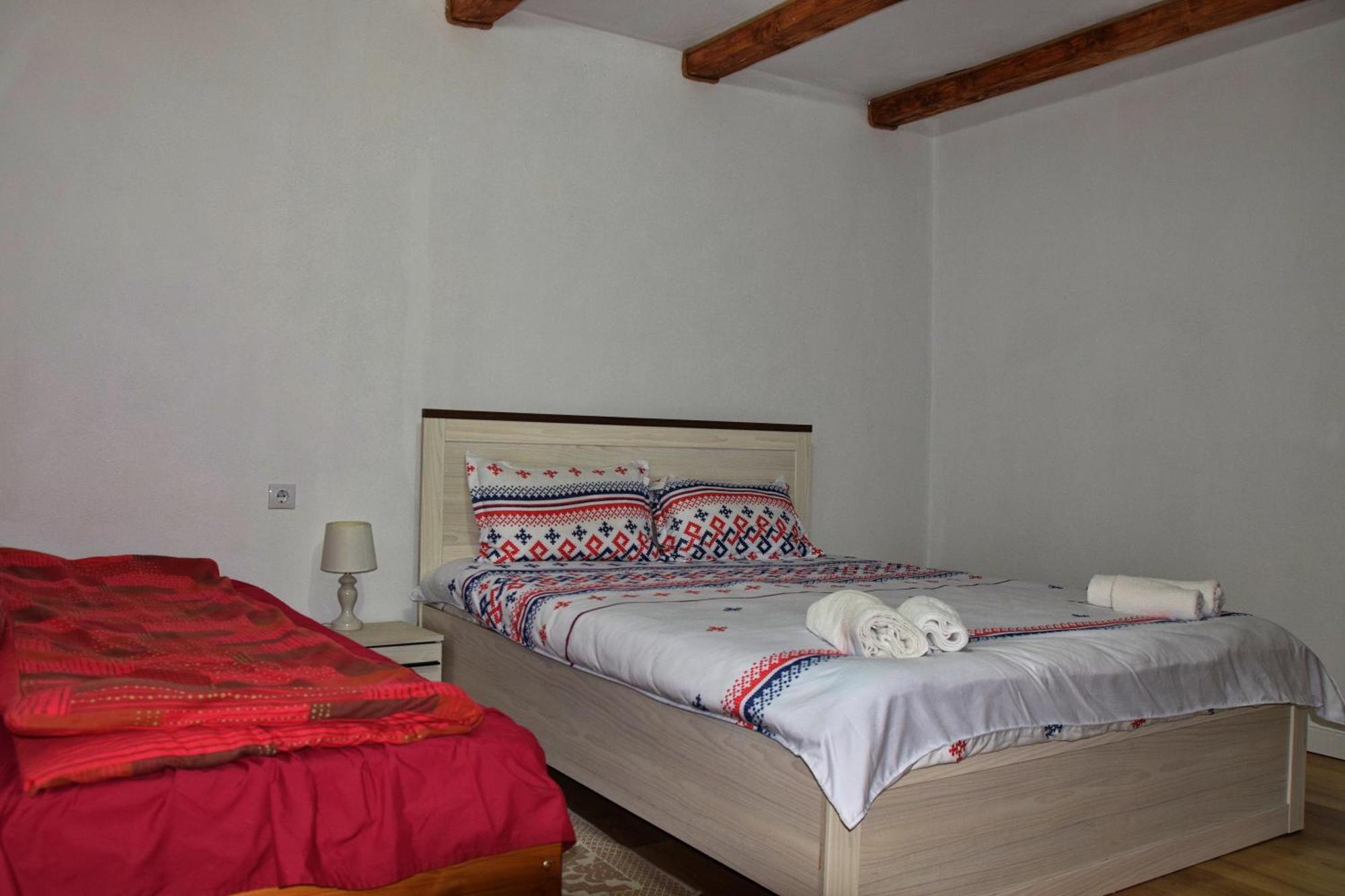Conacul Cosaului Hotel Feresti ภายนอก รูปภาพ