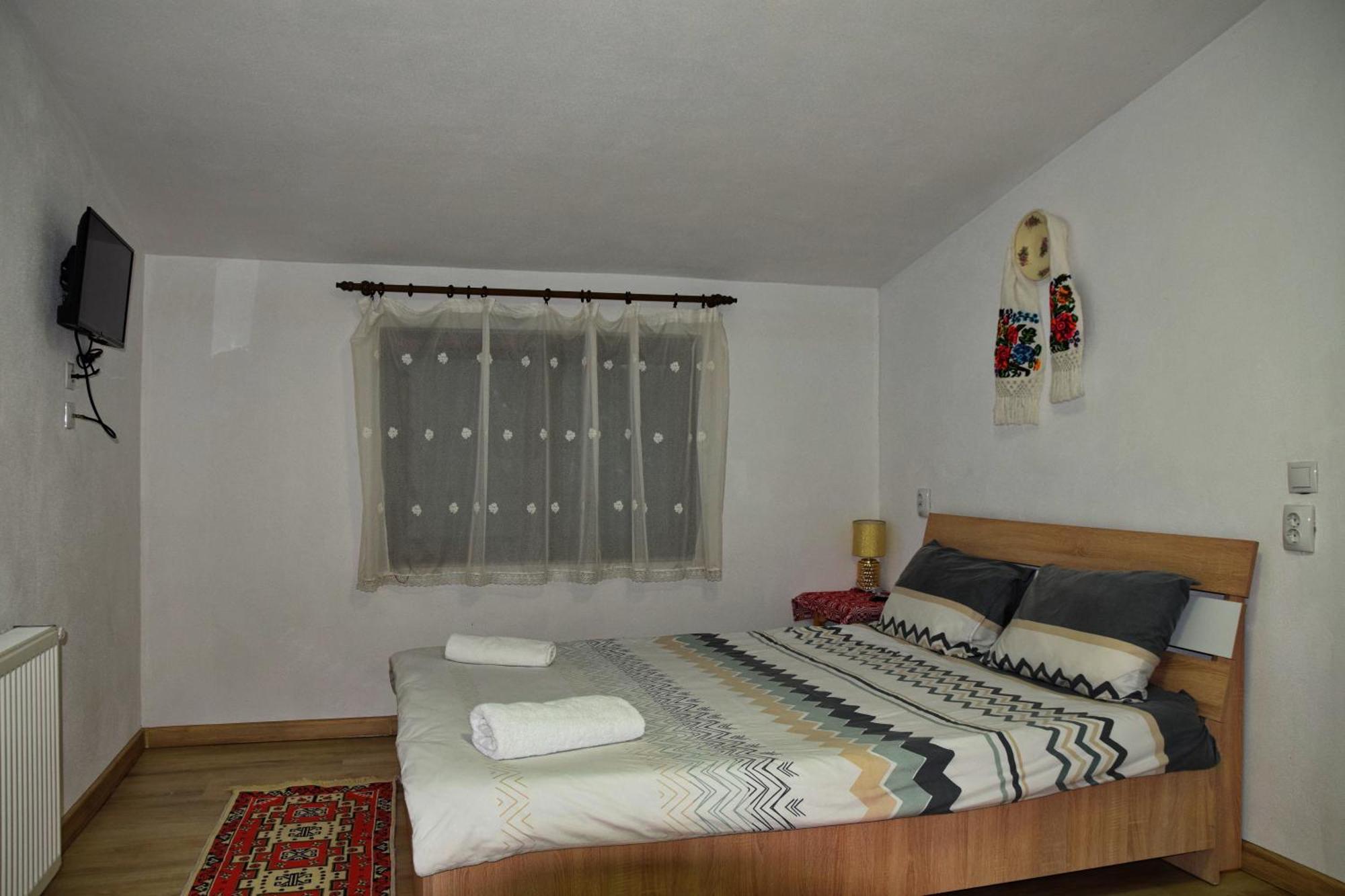 Conacul Cosaului Hotel Feresti ภายนอก รูปภาพ