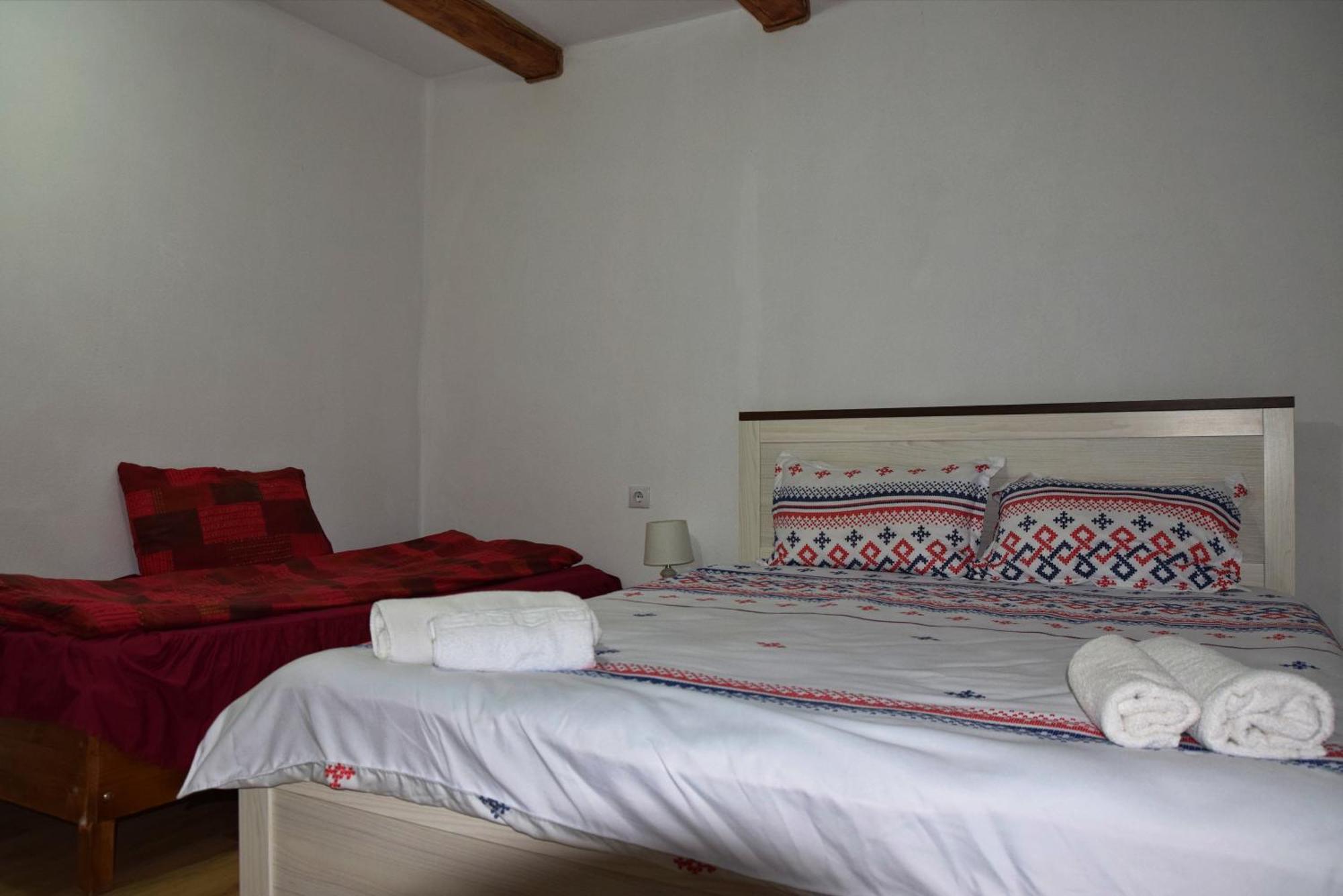 Conacul Cosaului Hotel Feresti ภายนอก รูปภาพ