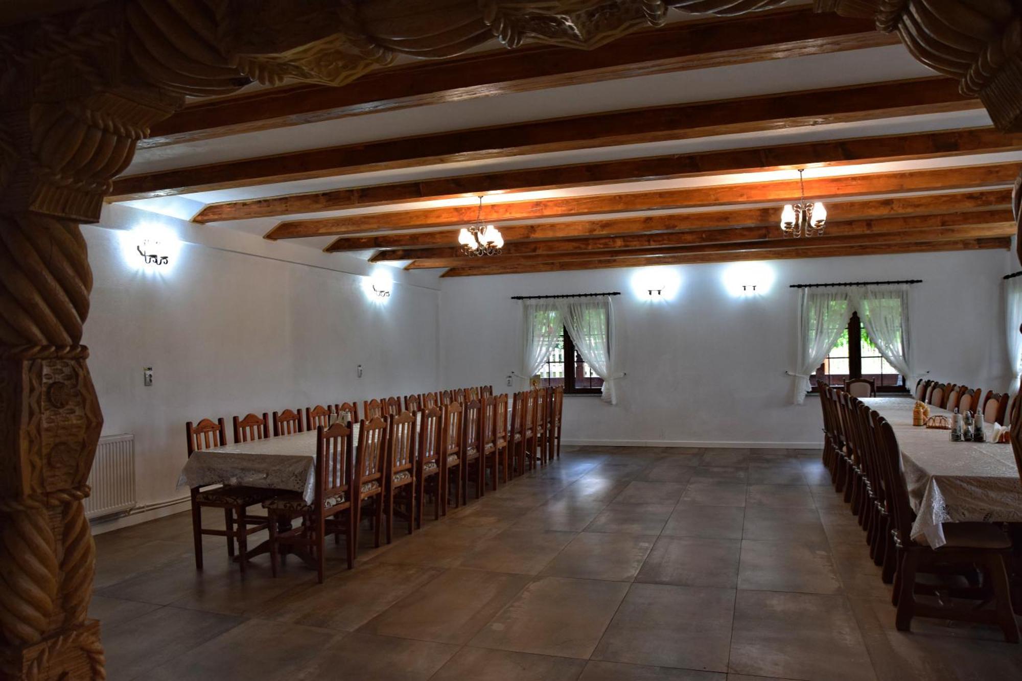 Conacul Cosaului Hotel Feresti ภายนอก รูปภาพ
