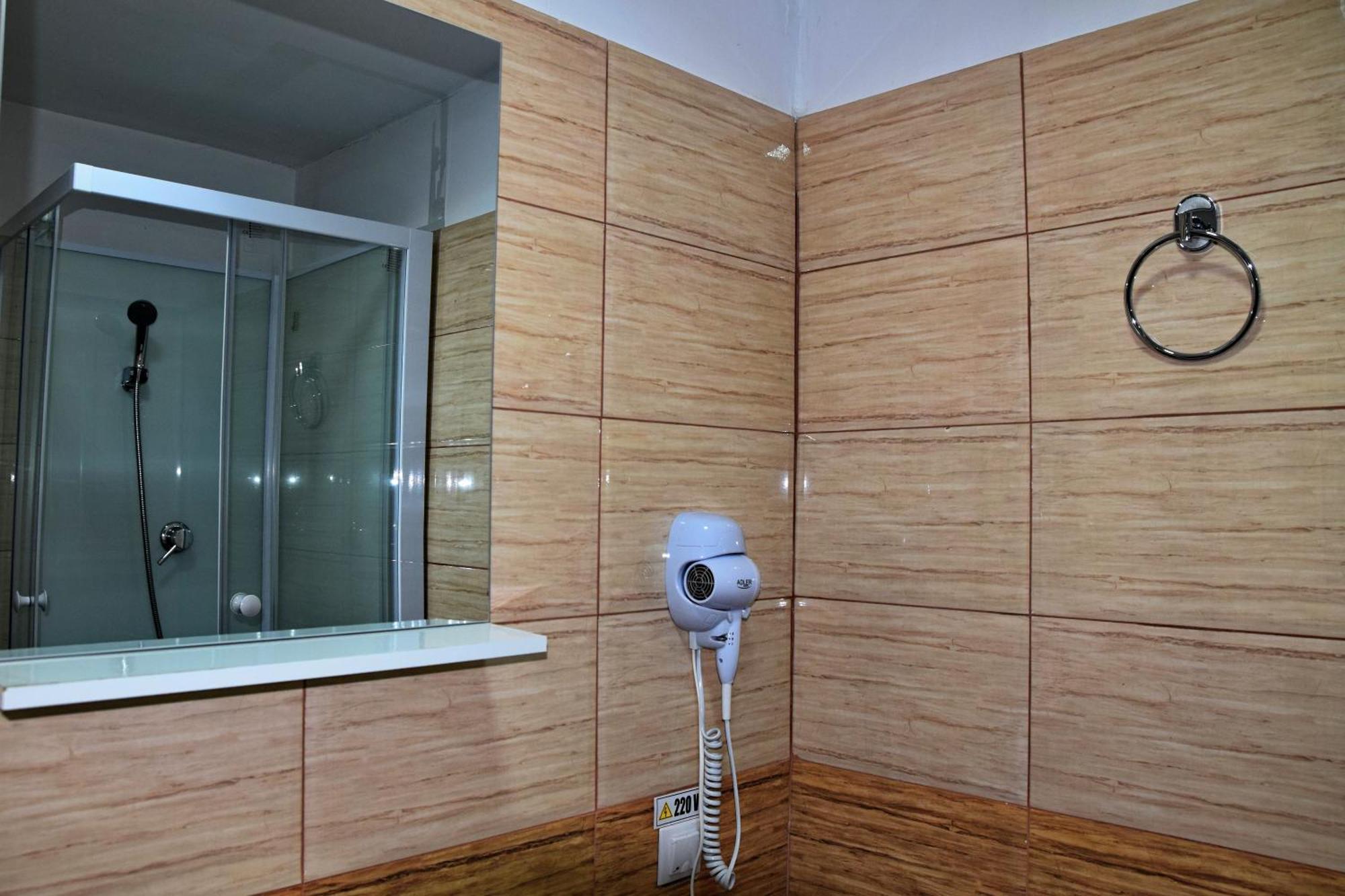 Conacul Cosaului Hotel Feresti ภายนอก รูปภาพ