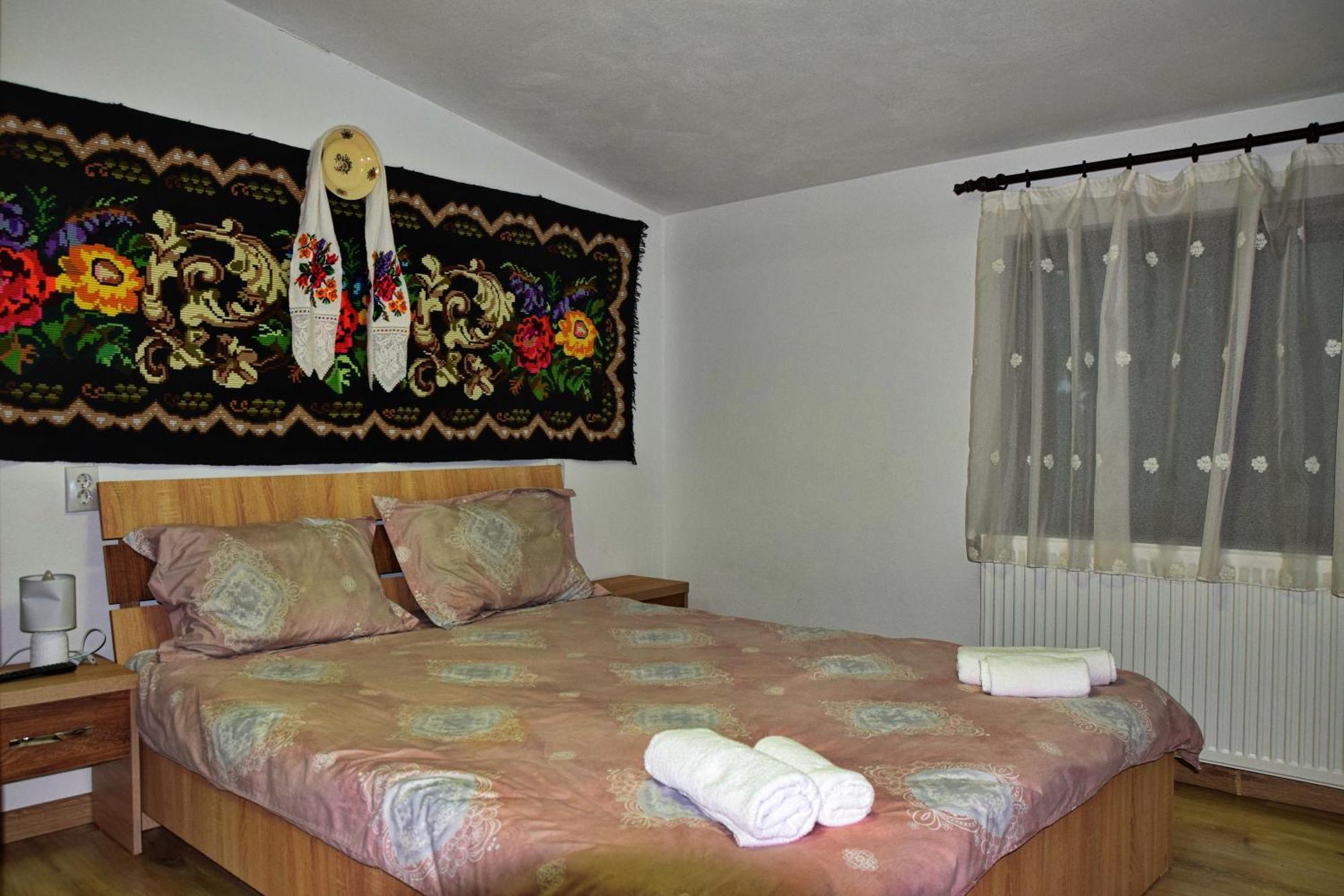 Conacul Cosaului Hotel Feresti ภายนอก รูปภาพ