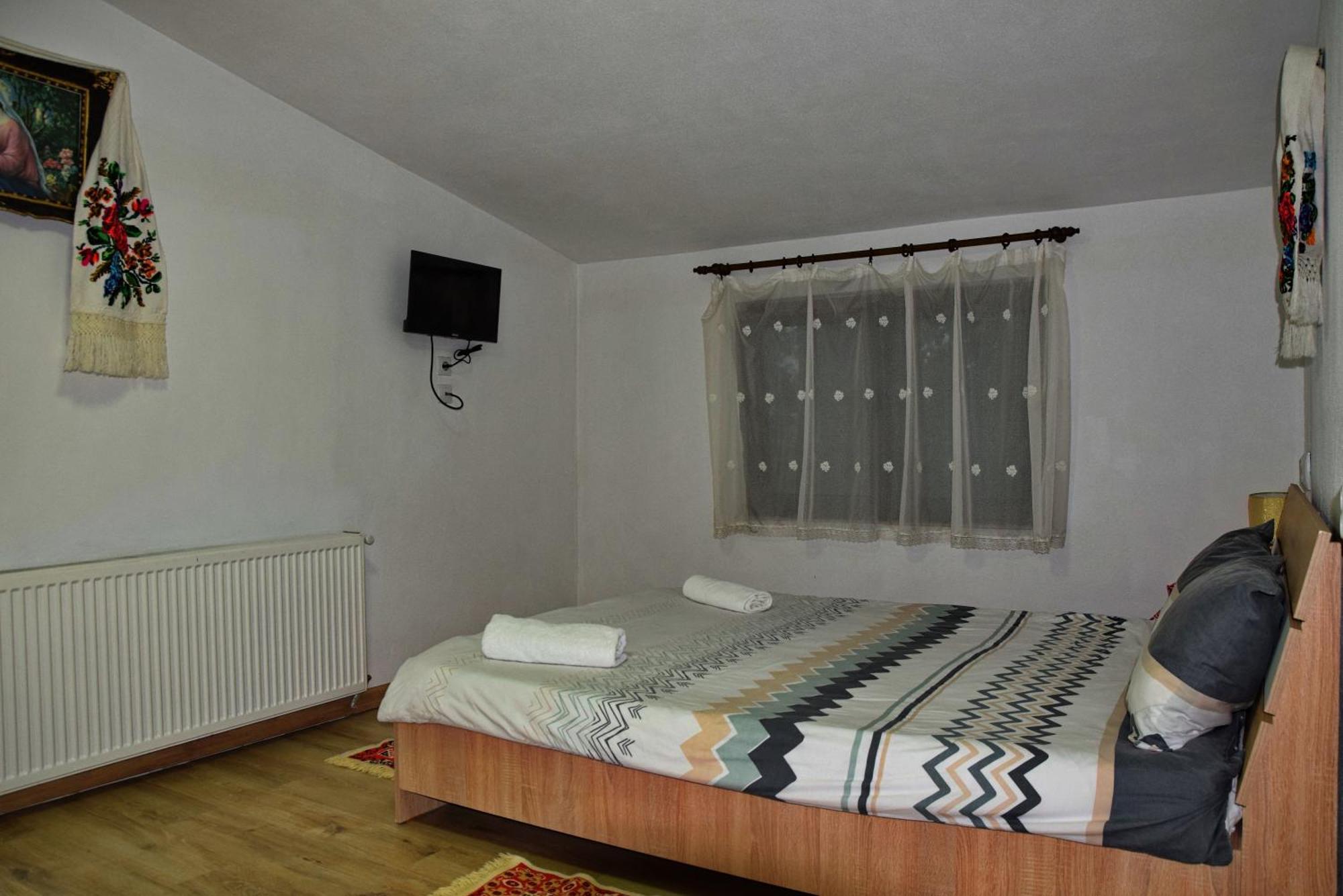 Conacul Cosaului Hotel Feresti ภายนอก รูปภาพ